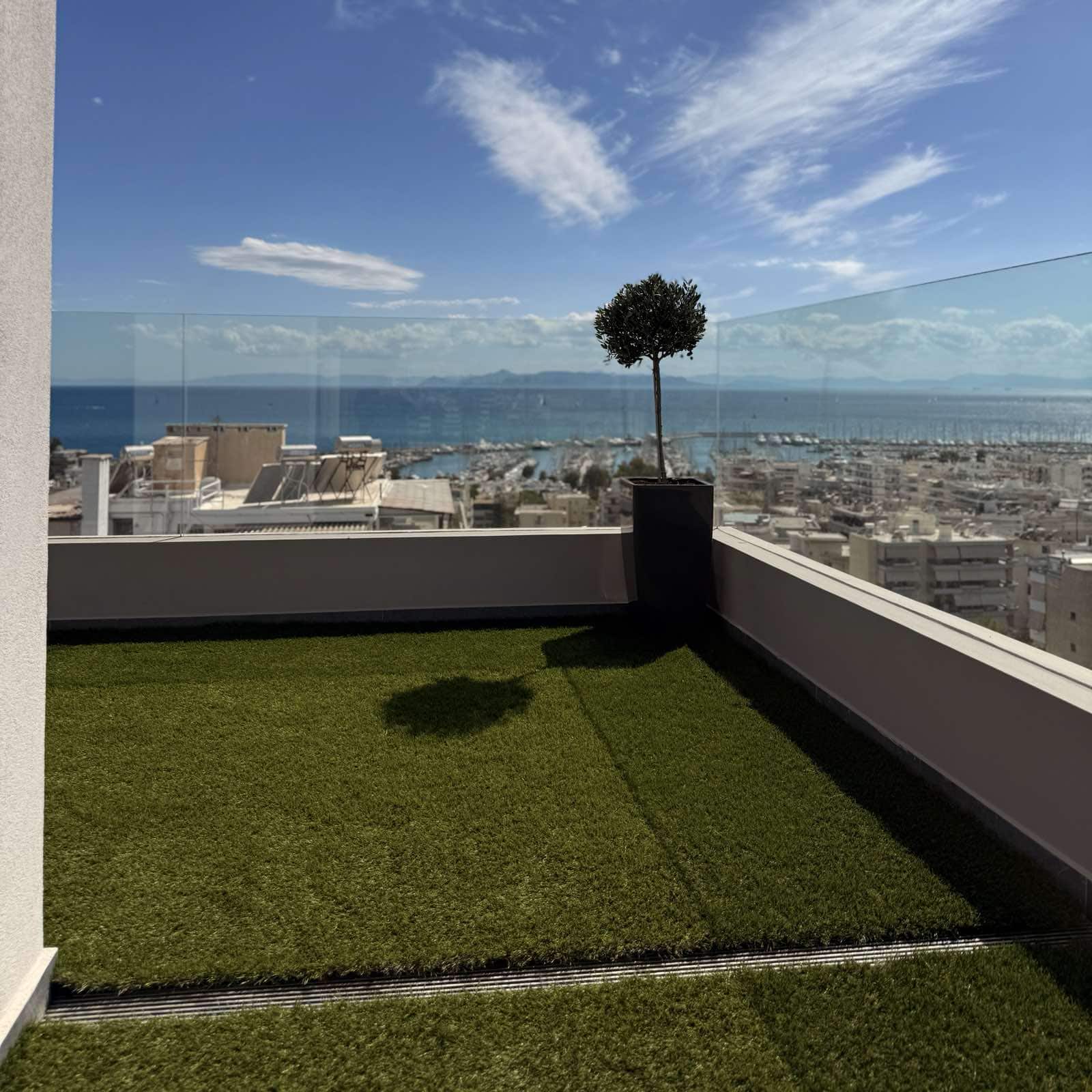 Συνθετικός χλοοτάπητας σε μπαλκόνι/ταράτσα | mysill